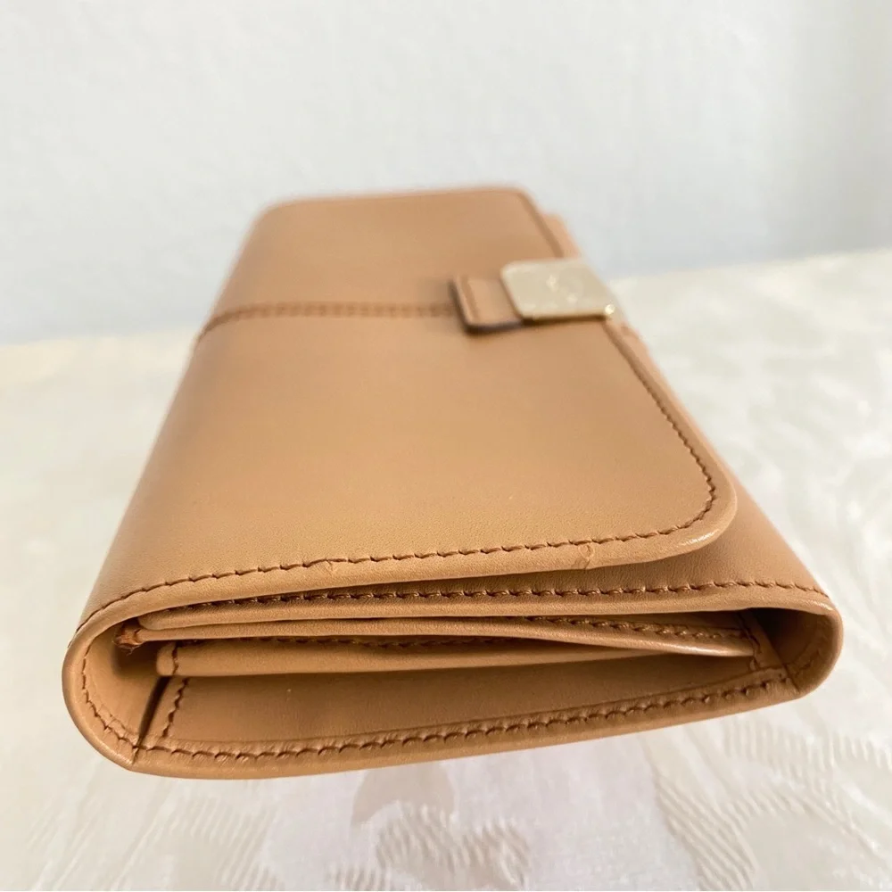 Tod's cognac brown leather wallet
